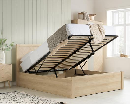 Herringford Ottoman King Bed - Oak