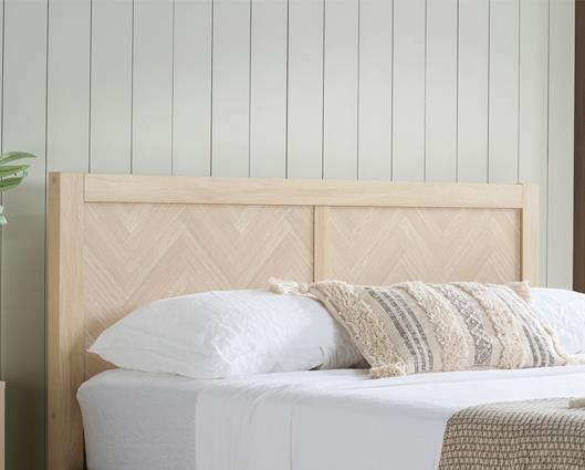 Herringford Ottoman King Bed - Oak